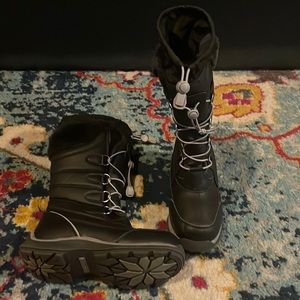 Lands’ end size 2 Girls winter boots